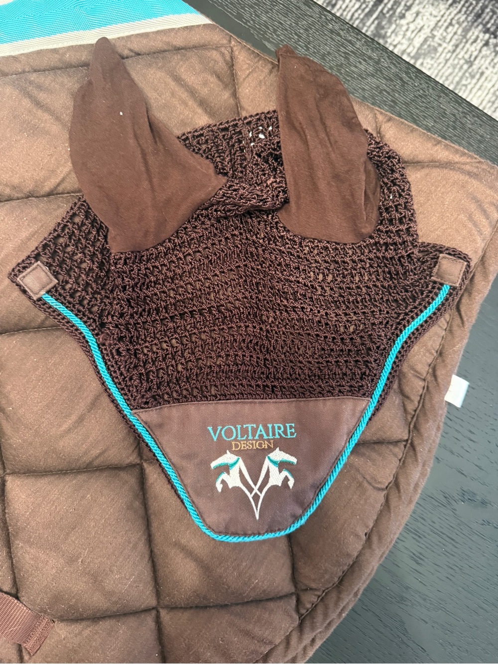 Voltaire Saddle Pad and Ear Bonnet Set. - Picture 3 of 8